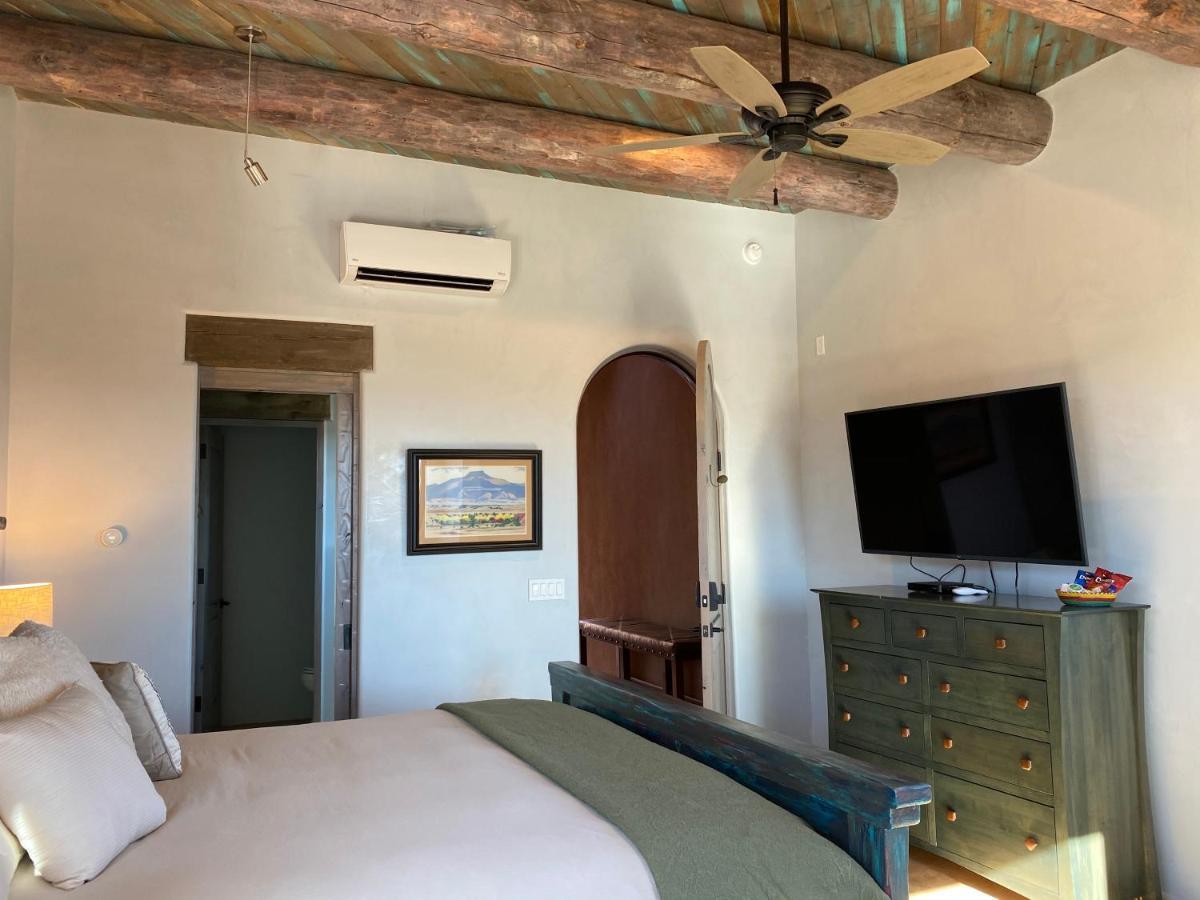 The Grand Hacienda Inn With Breakfast Abiquiu Exterior photo